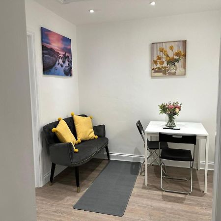 2 Bedroom Apartment Лондон Екстер'єр фото