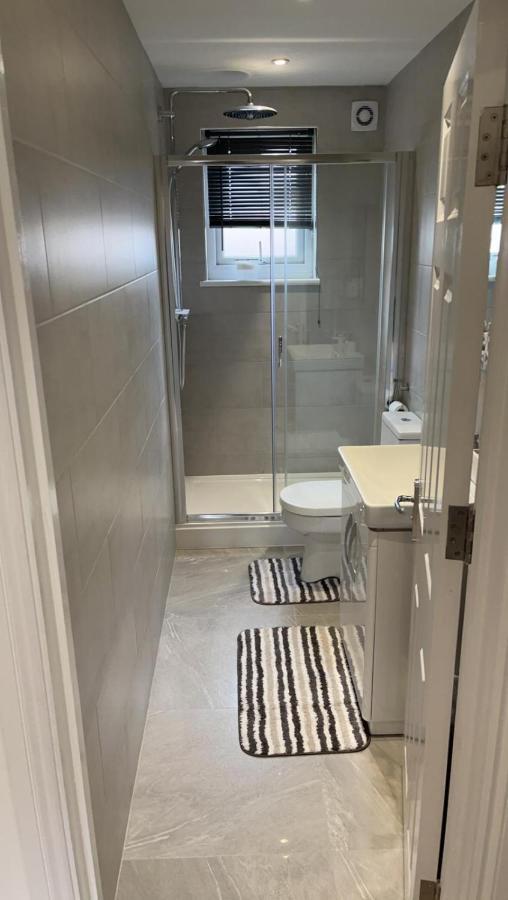 2 Bedroom Apartment Лондон Екстер'єр фото