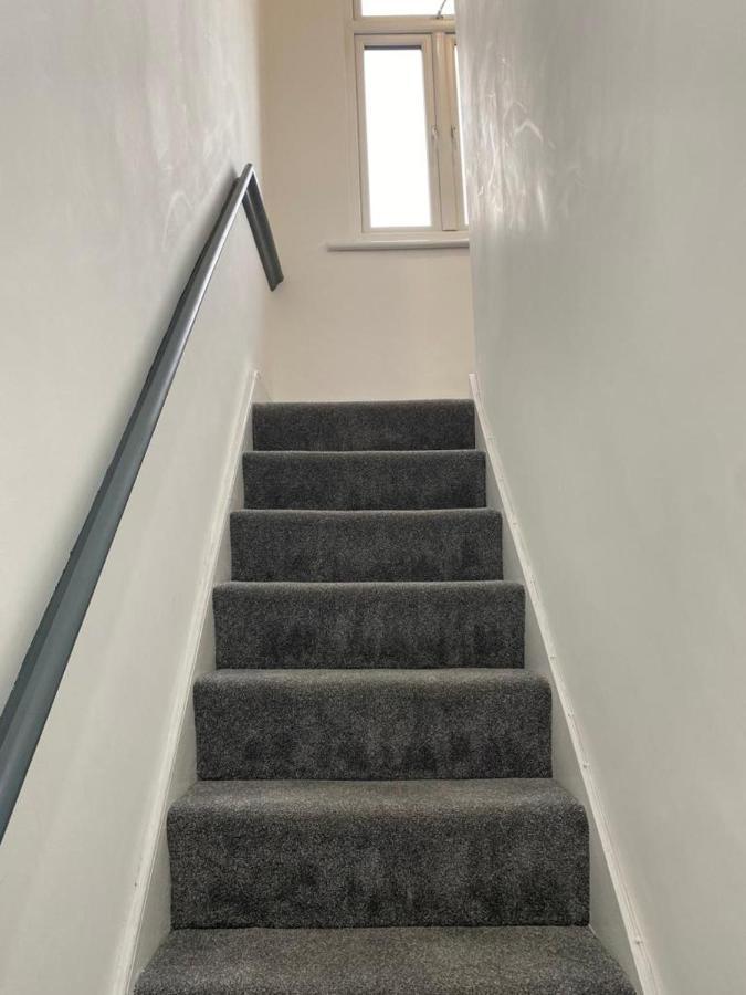 2 Bedroom Apartment Лондон Екстер'єр фото